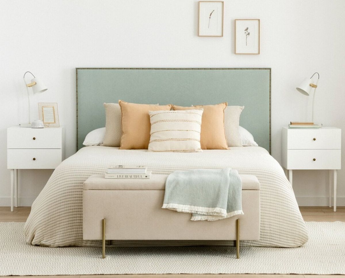 Alfombra a los pies de la cama