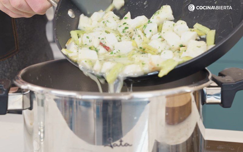 Batchcooking en olla superrápida - añadiendo el bacalao