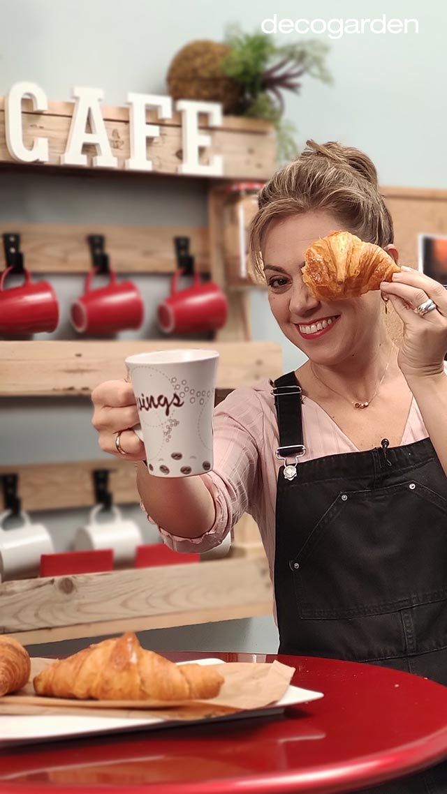 como hacer una estanteria para el cafe con un pale v