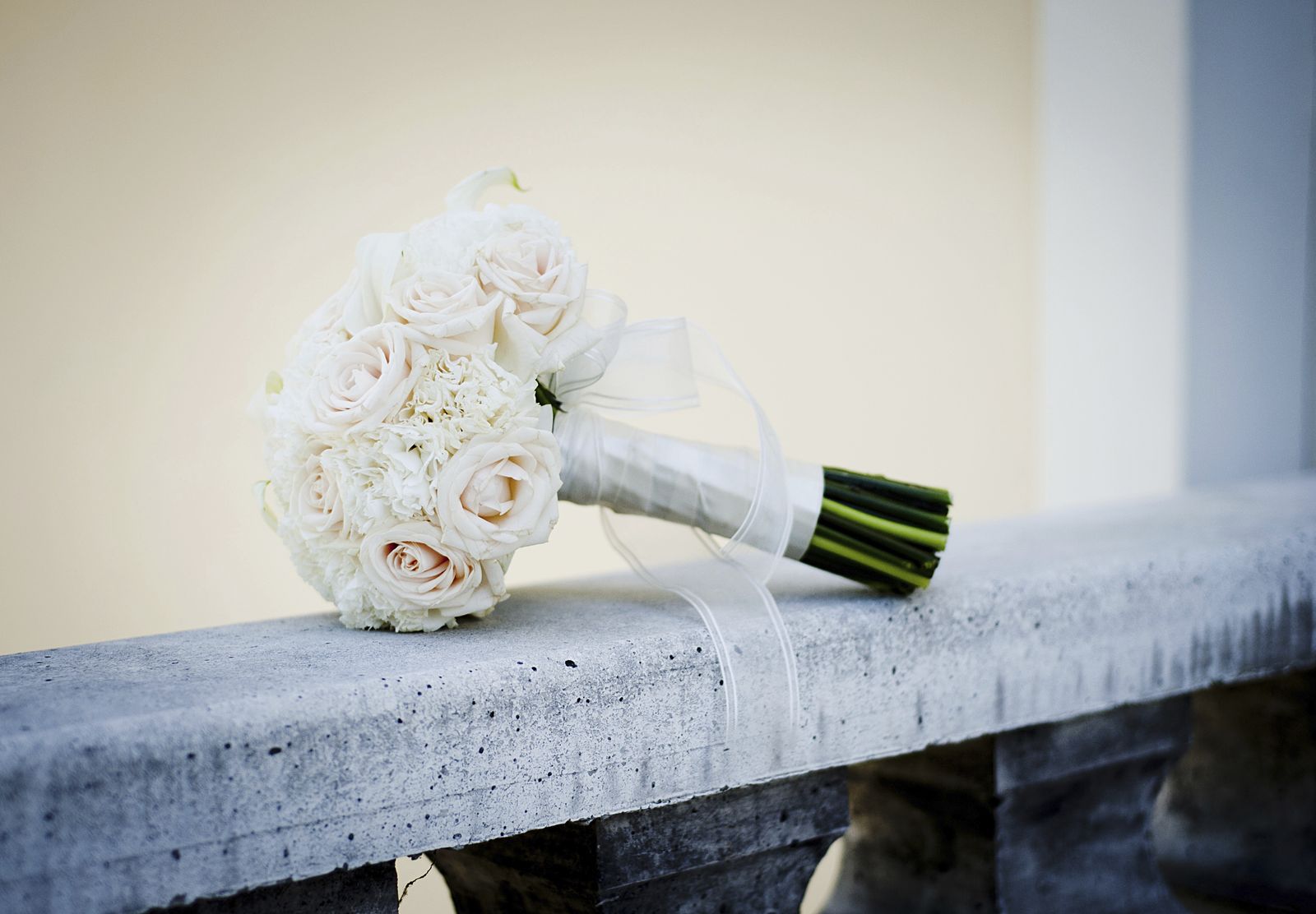Ramos de novia en tonos blancos 6
