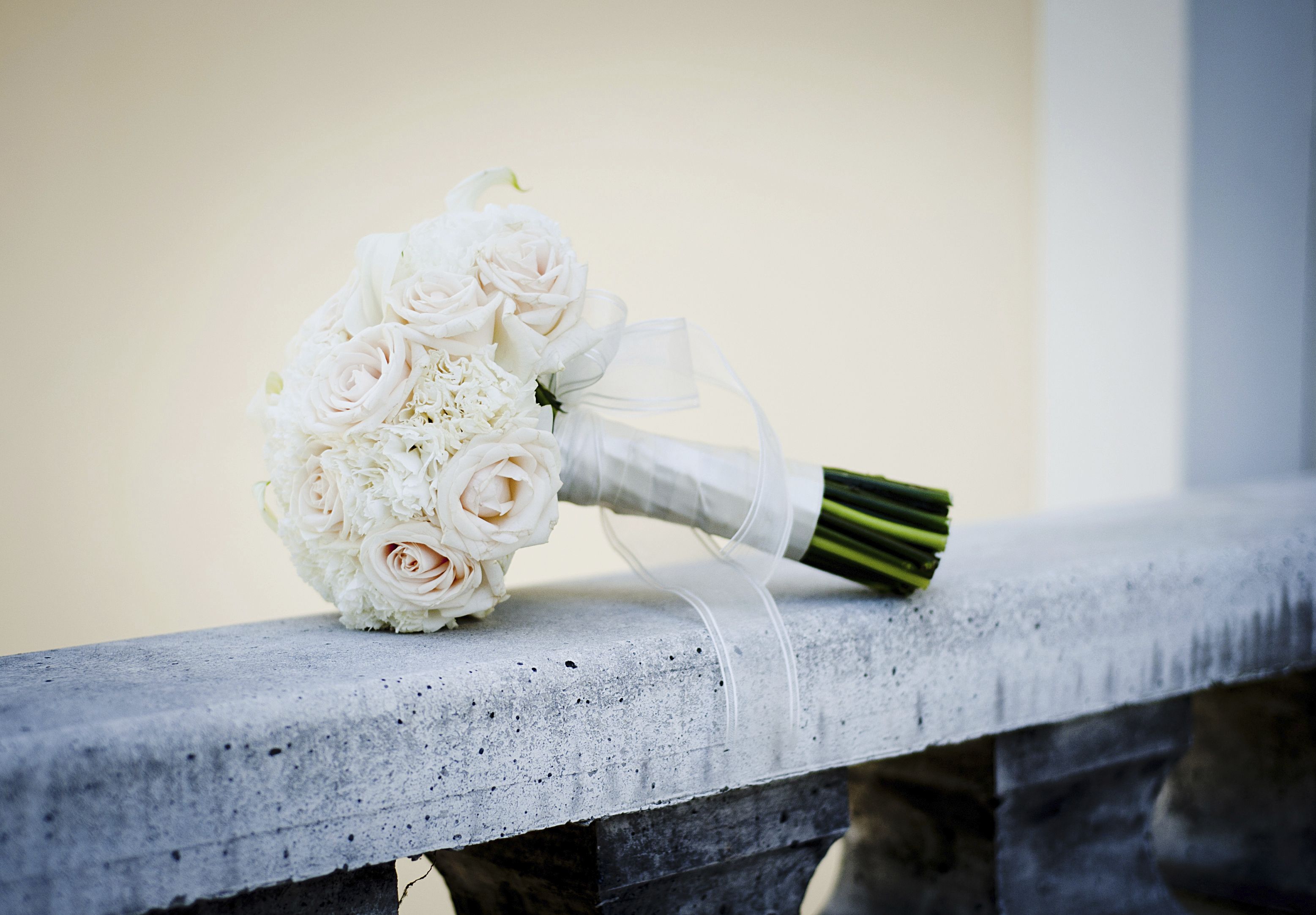 Ramos de novia en tonos blancos 6