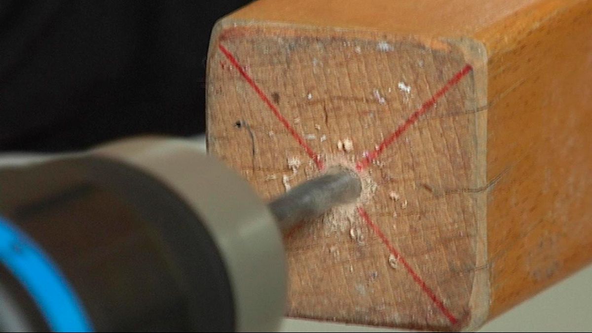 Colocar ruedas en patas de mesa paso 3