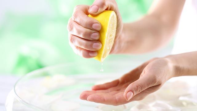 como quitar las manchas amarillas axilas ropa con zumo de limon