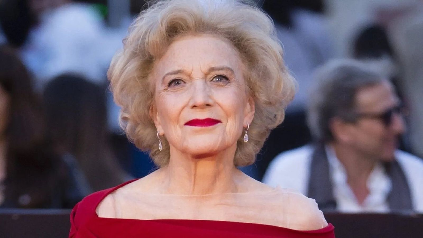 Marisa Paredes vestida de rojo, uno de sus colores favoritos