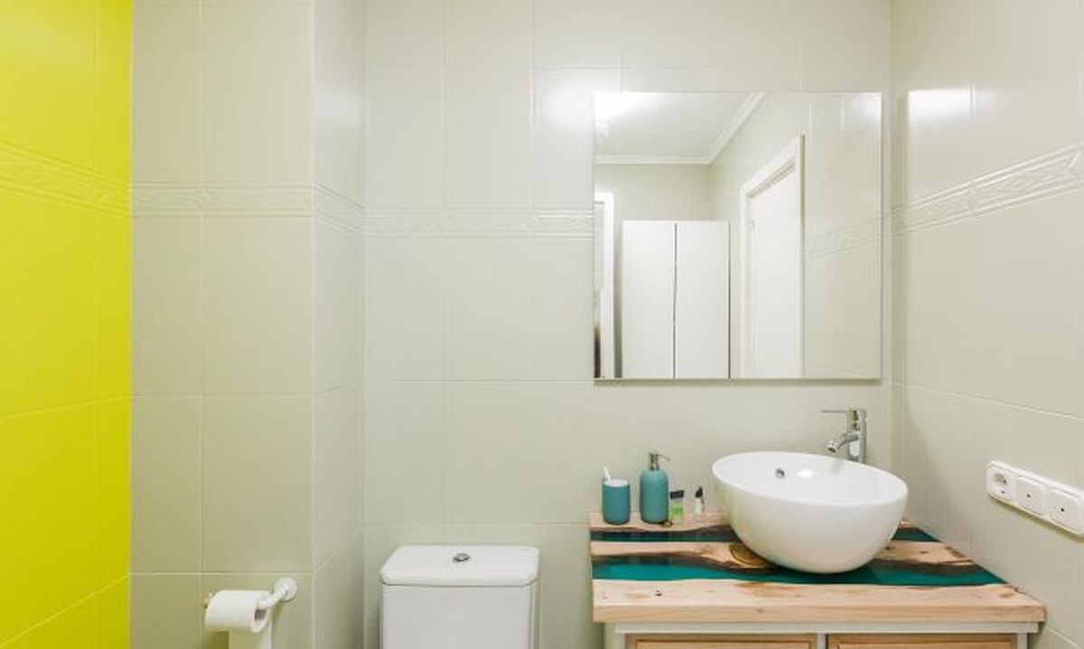 cuarto de bano verde con encimera de resina 2 668x400x80xX 1[1]