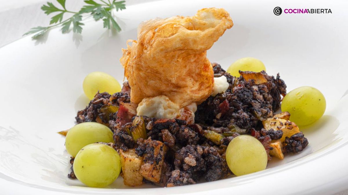 Huevos rotos migas morcilla