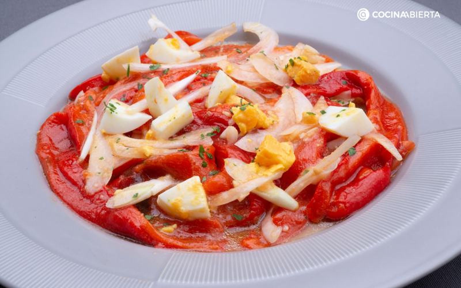 El zorongollo es una ensalada hecha a base de pimiento rojo