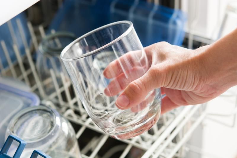 Vaso de cristal opaco por uso del lavavajillas