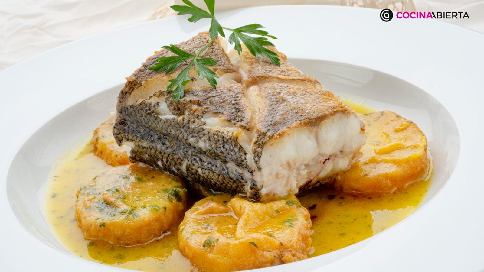 Receta casera de merluza a la plancha con patatas a la importancia