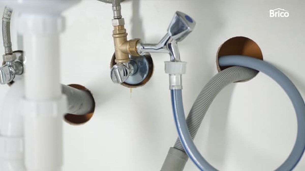 Bricomania 687 Instalar lavavajillas paso6