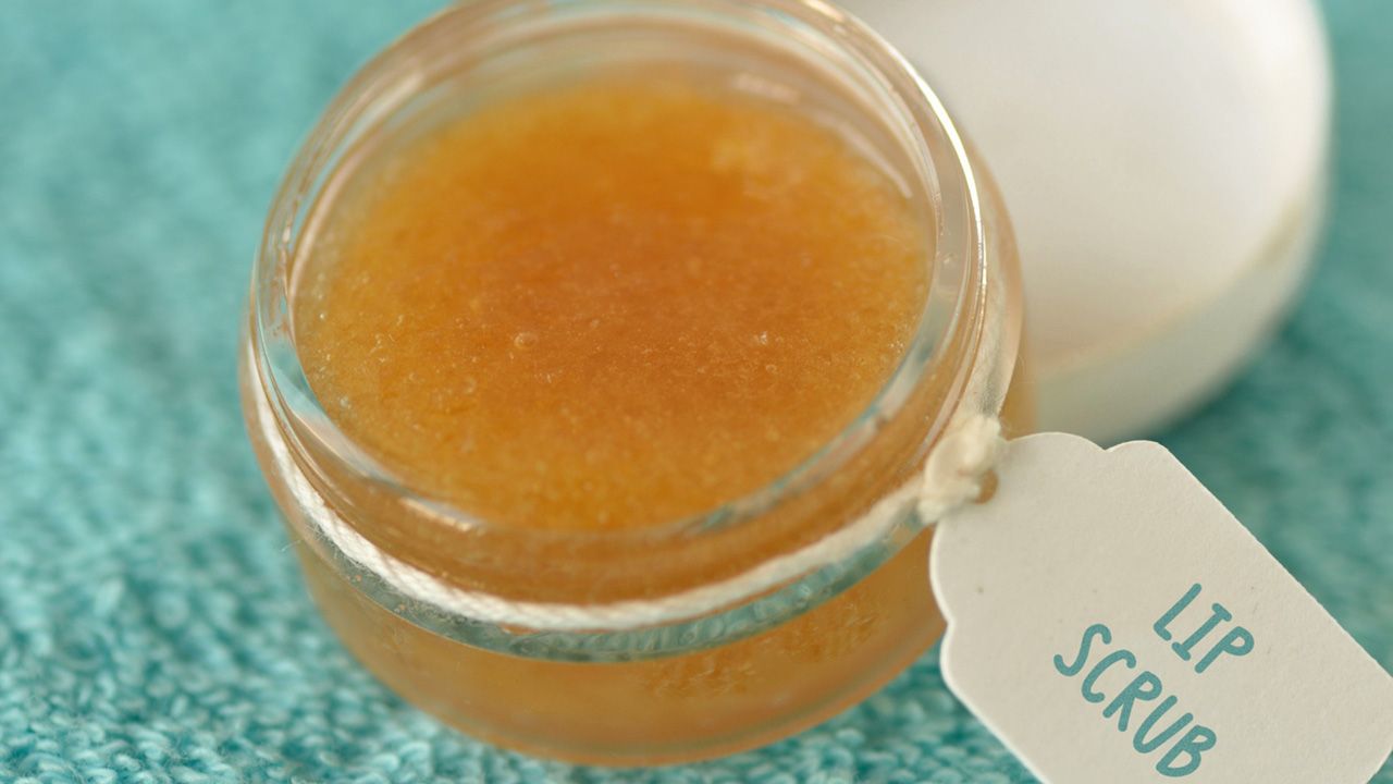 como exfoliar los labios recetas caseras con azucar y miel