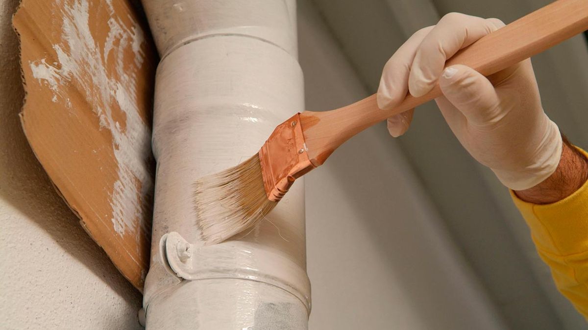 Pintar la bajante de la tubería paso 6