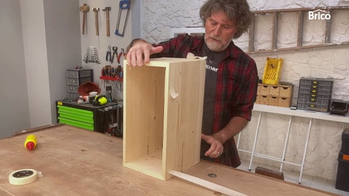 como hacer una mesita de noche paso17