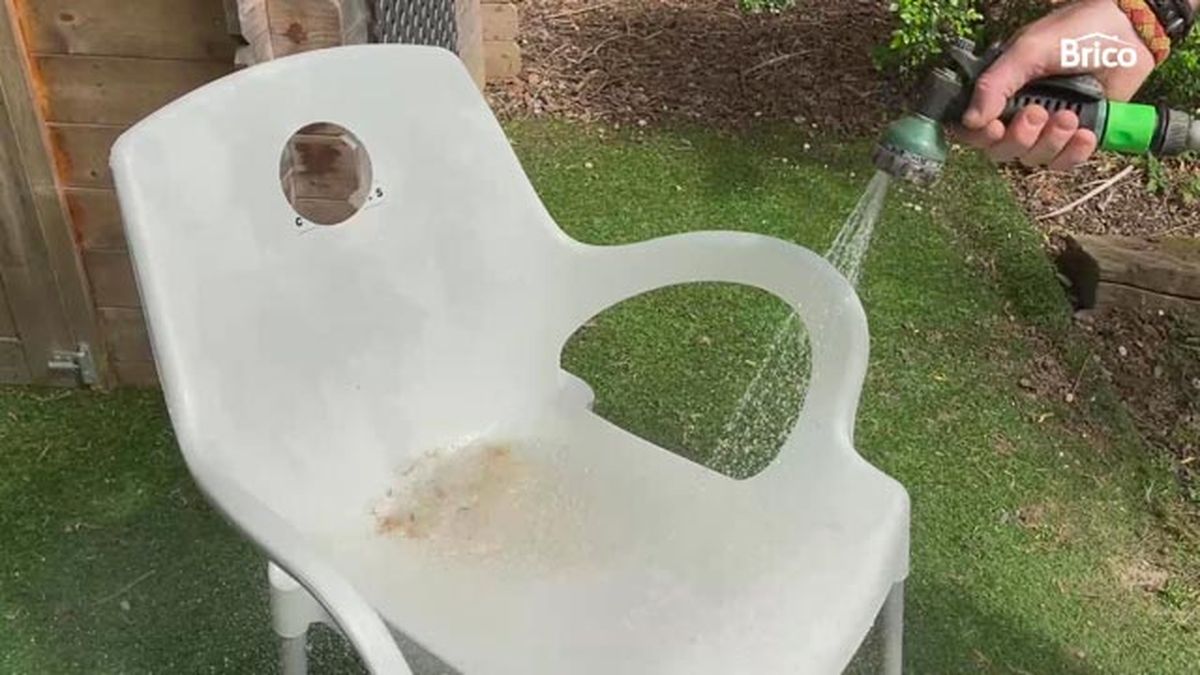 Como pintar sillas de plastico paso 4