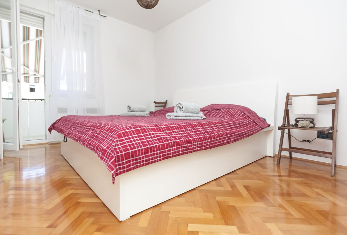 Utilizar una silla como mesilla 6