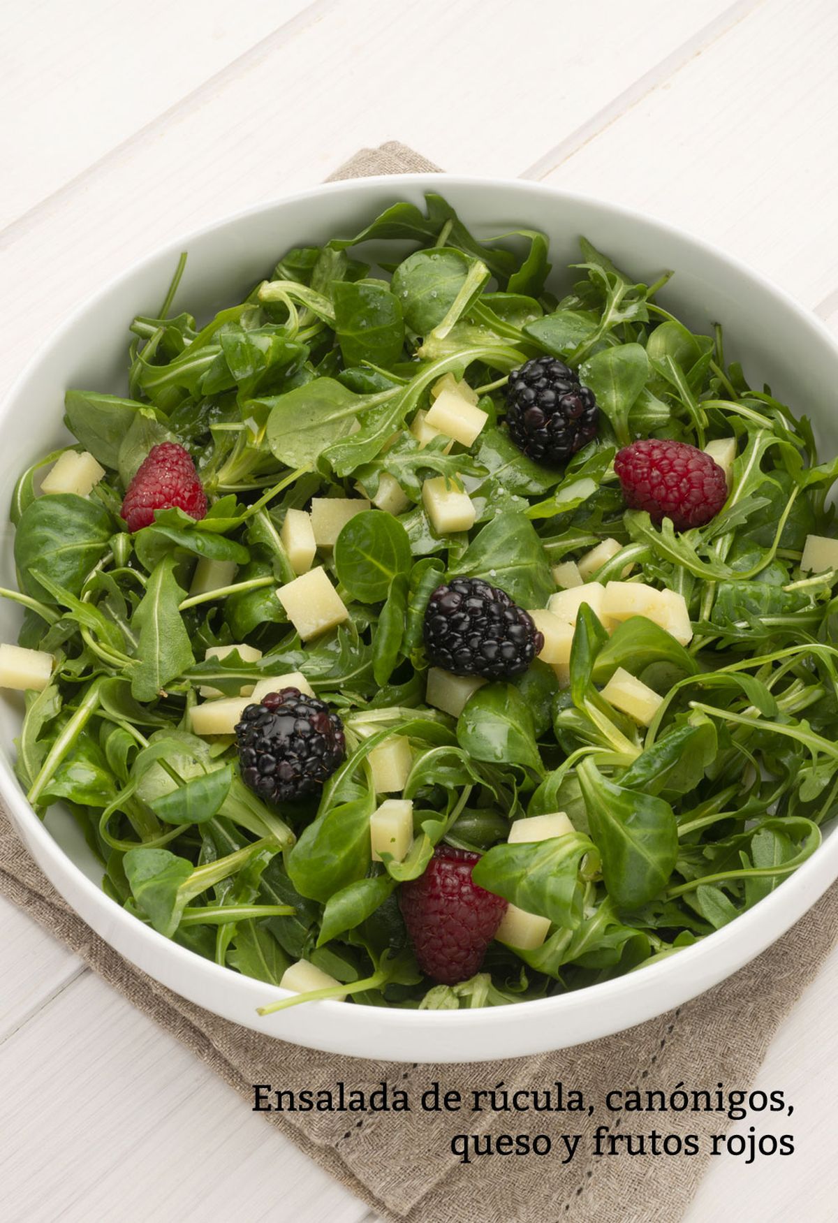 ensalada rucula canonigos queso frutos rojos v