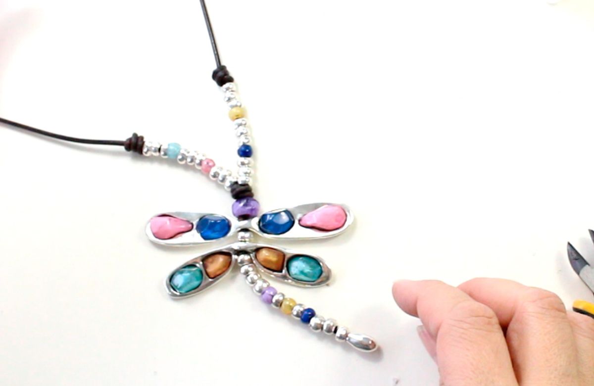como hacer collar libelula