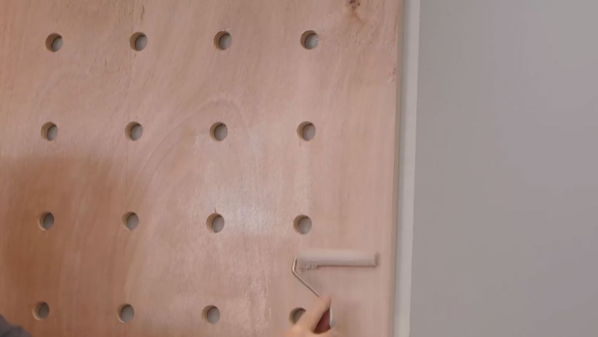 Cómo hacer una estantería pegboard paso 6