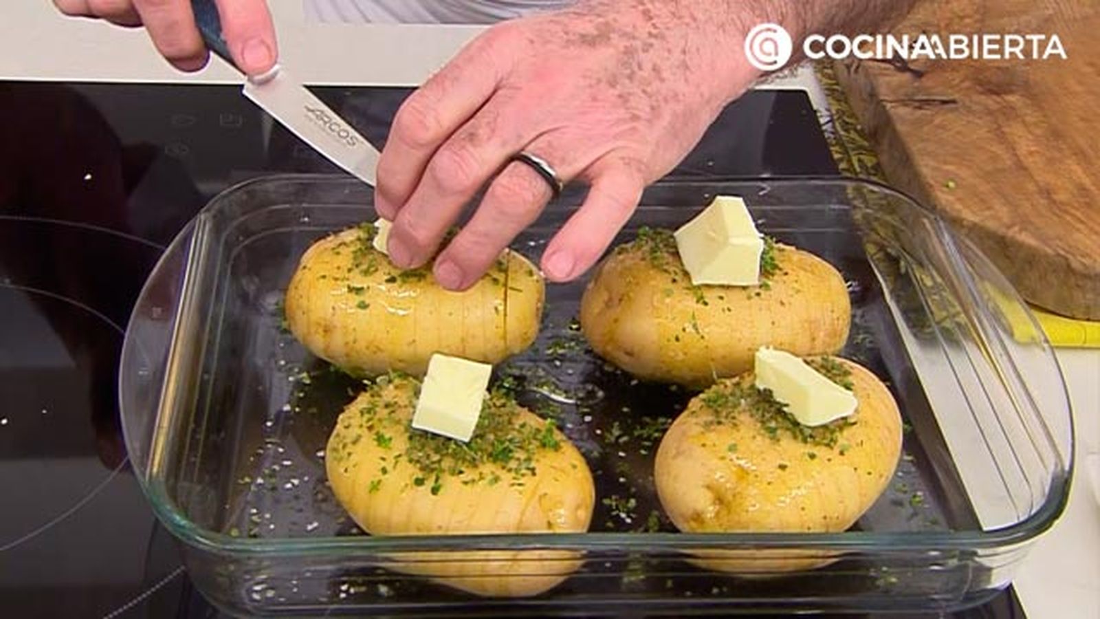 receta patatas hasselback karlos arguinano paso2