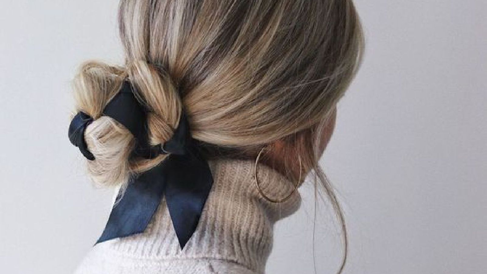 Moño bajo con lazo