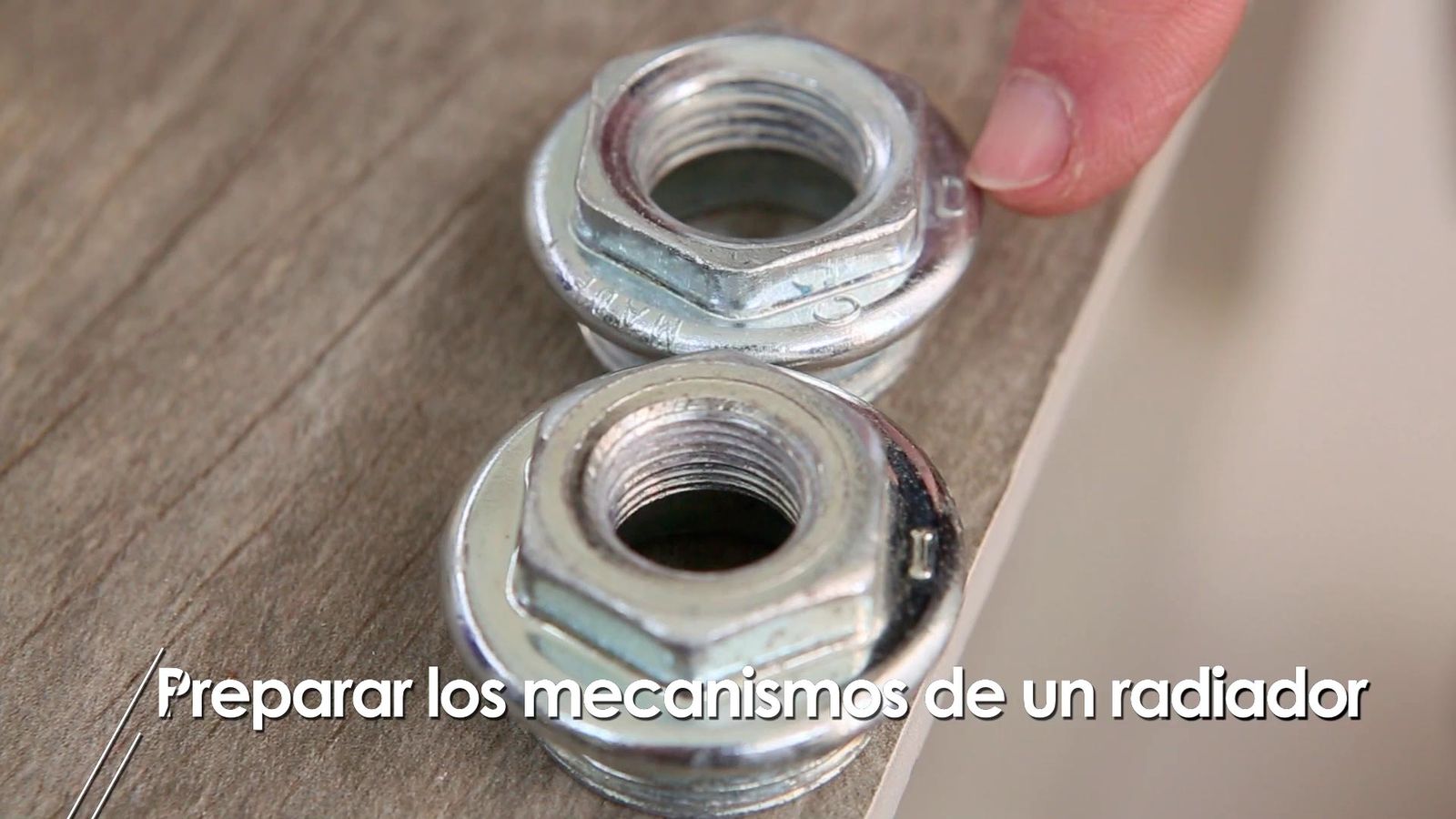 Colocar los mecanismos de un radiador paso 5