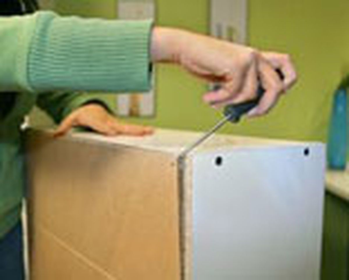 Brico 0487 2 colocacion pata roscada niveladora paso 3