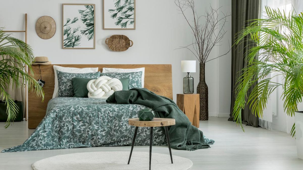 dormitorio verde caqui muebles madera cuadros plantas