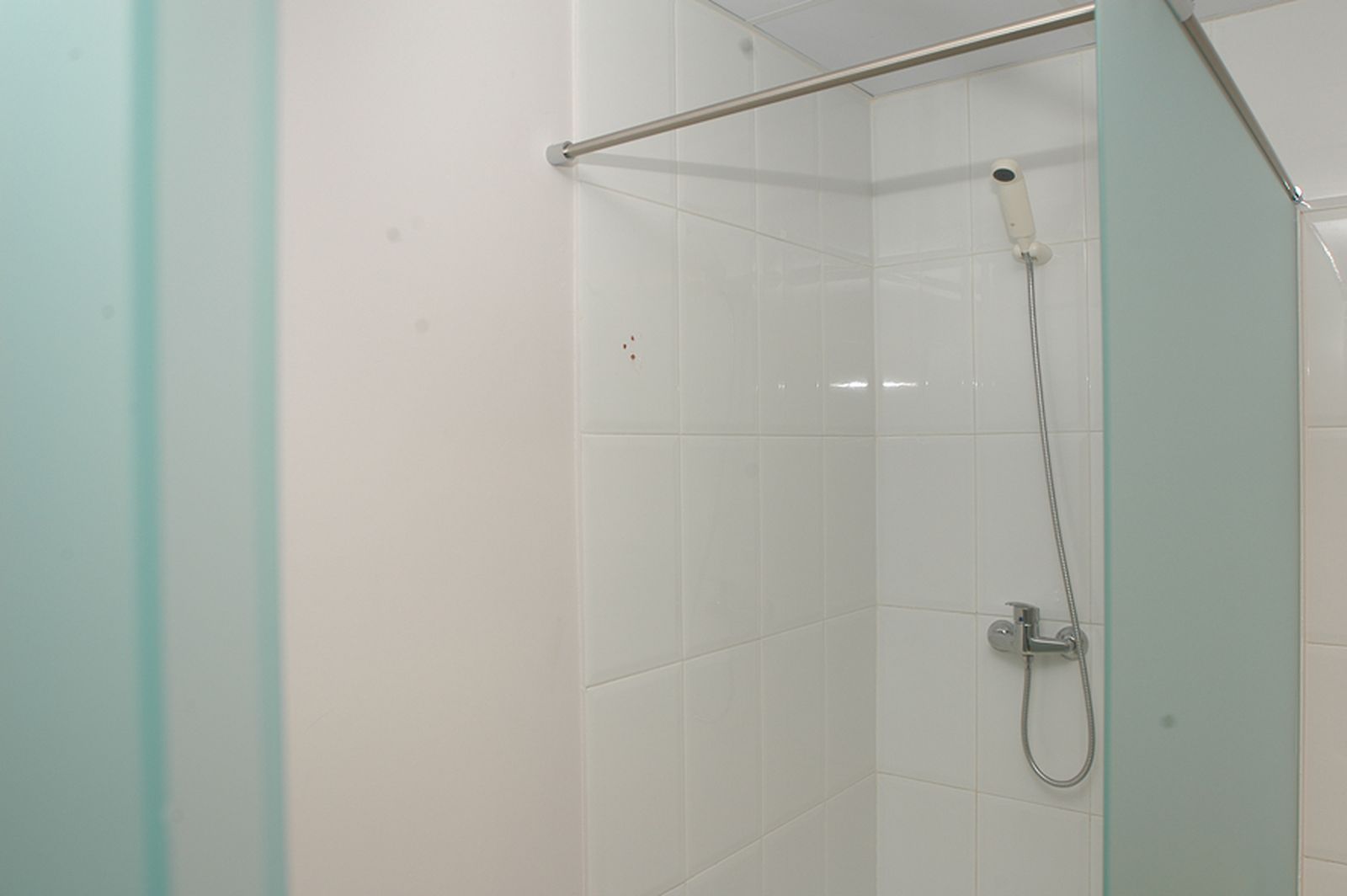 Pintar la pared del baño