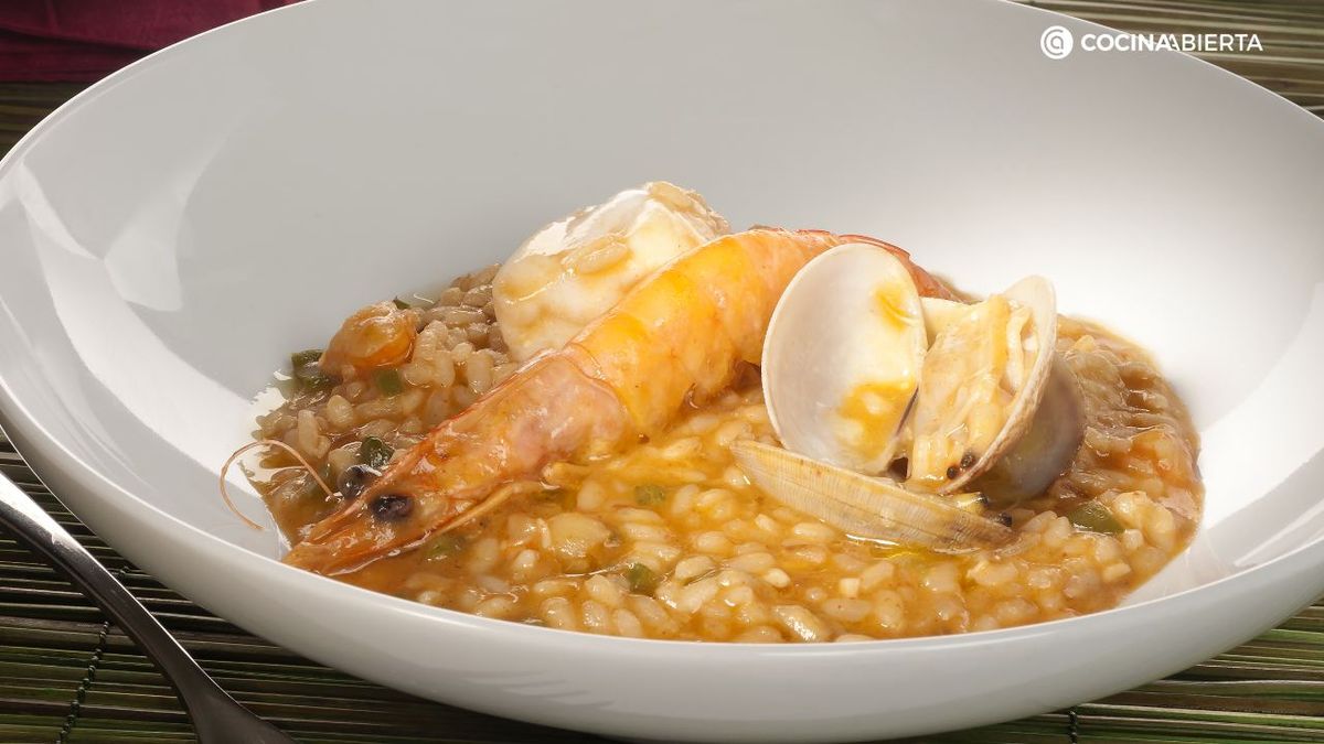 Aprende a elaborar un sabroso arroz caldoso de pescado con la receta de Bruno Oteiza