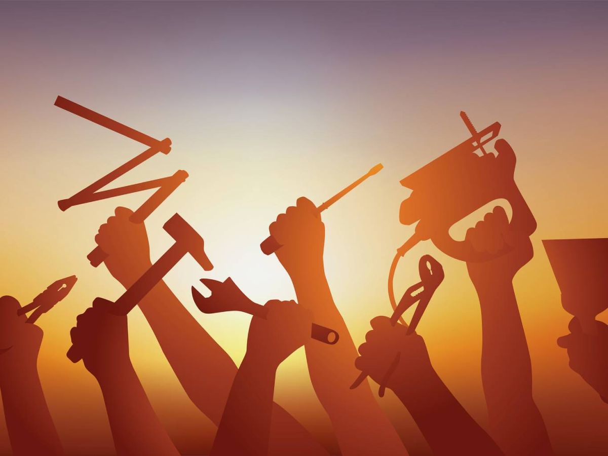 Una bolsa compacta, pero espaciosa, que cuenta con unas dimensiones de 30 x 16 x 18 cm.