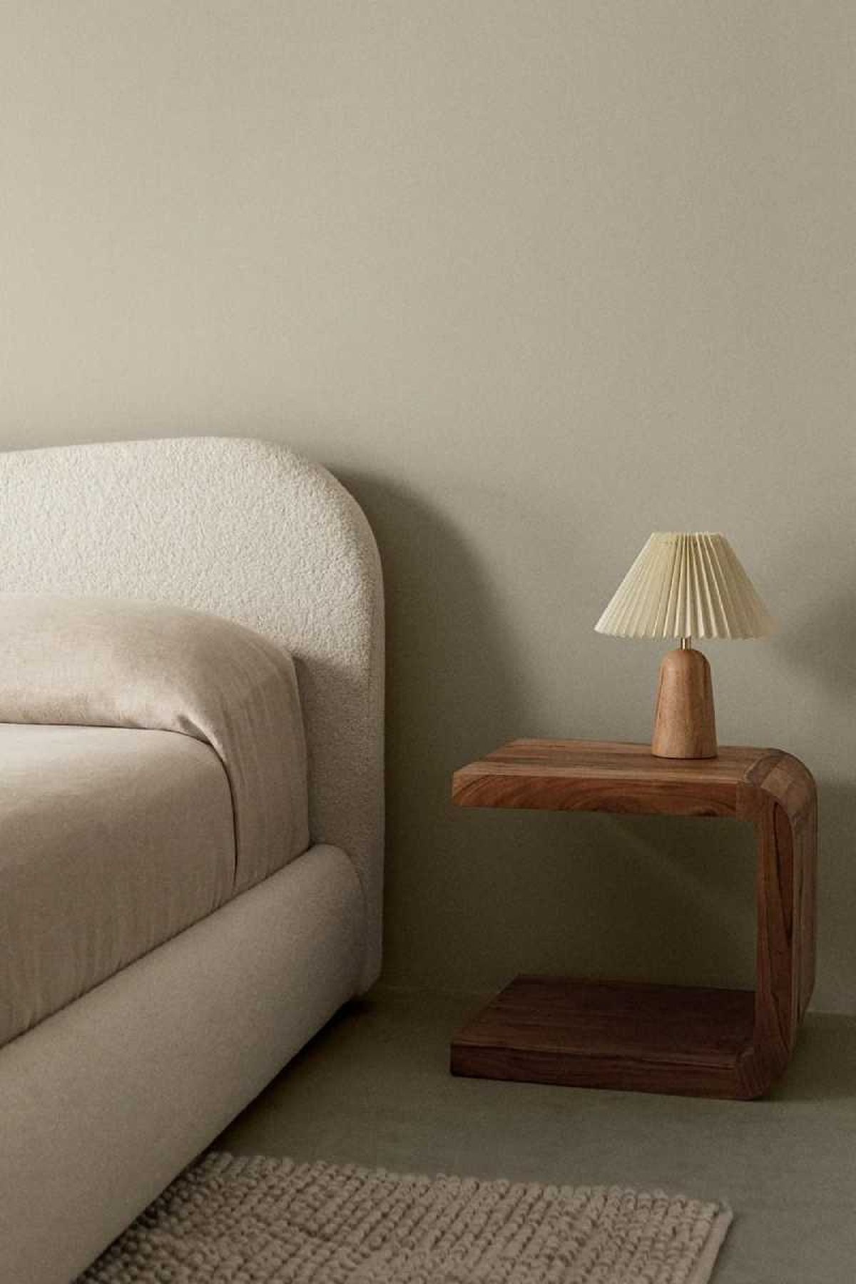 Dormitorio con mesita de noche Vacry.