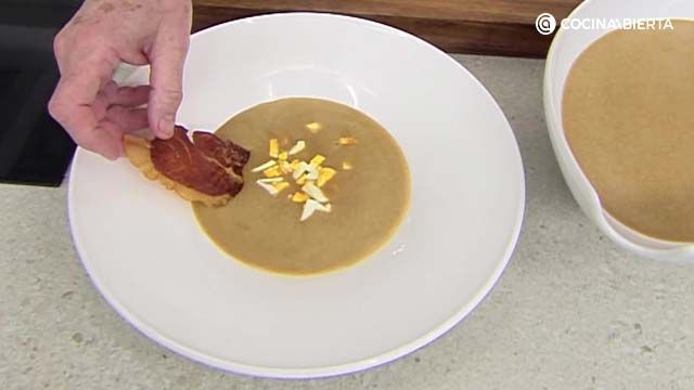 KARL6871 sopa de ajo con jamon crujiente paso 5