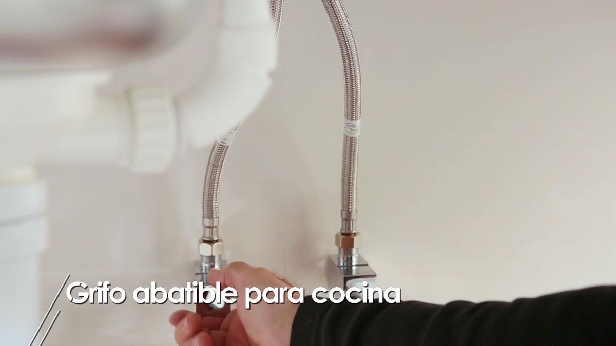 Instalar un grifo abatible de cocina paso 1