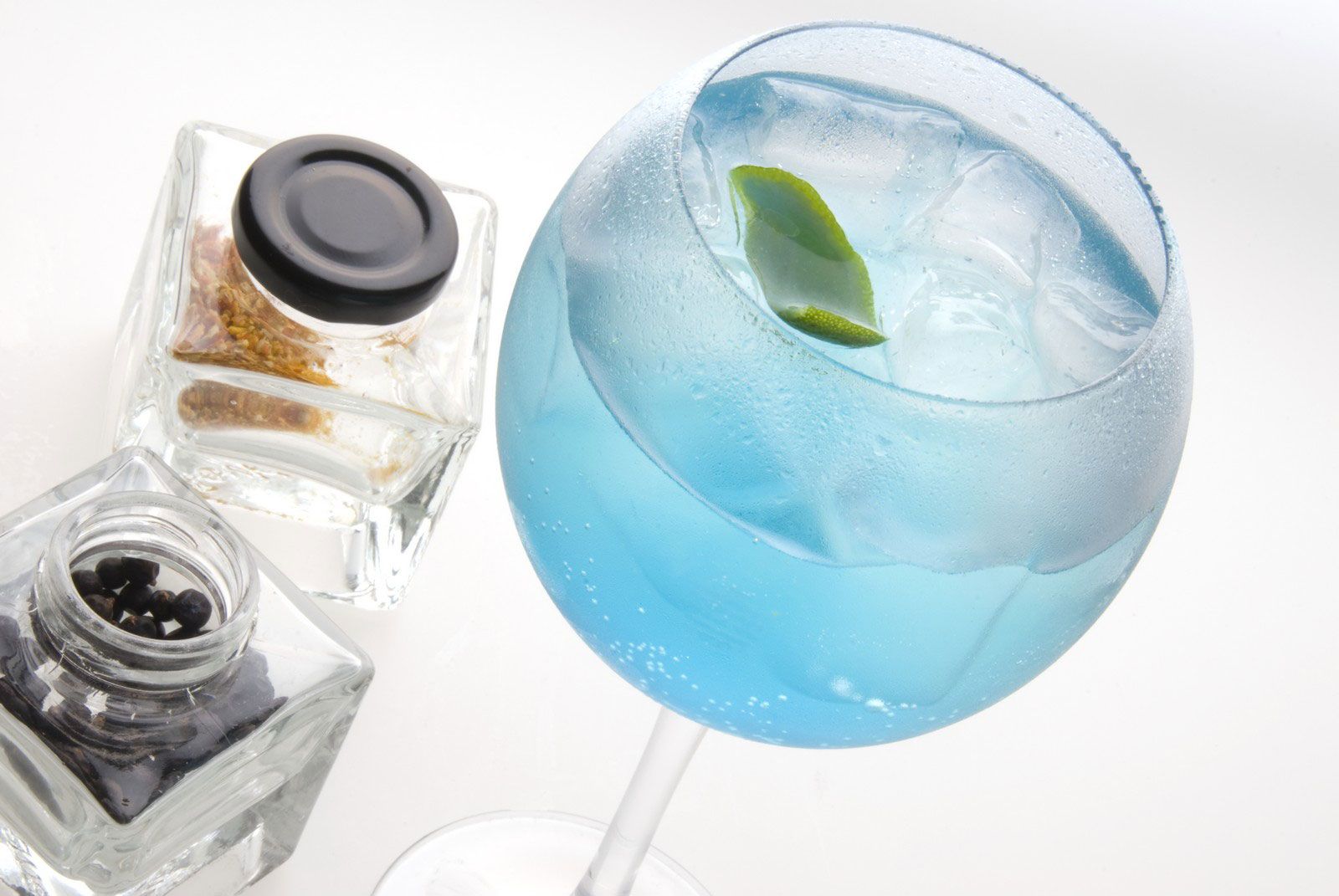 Gin tonic azul (con alcohol)