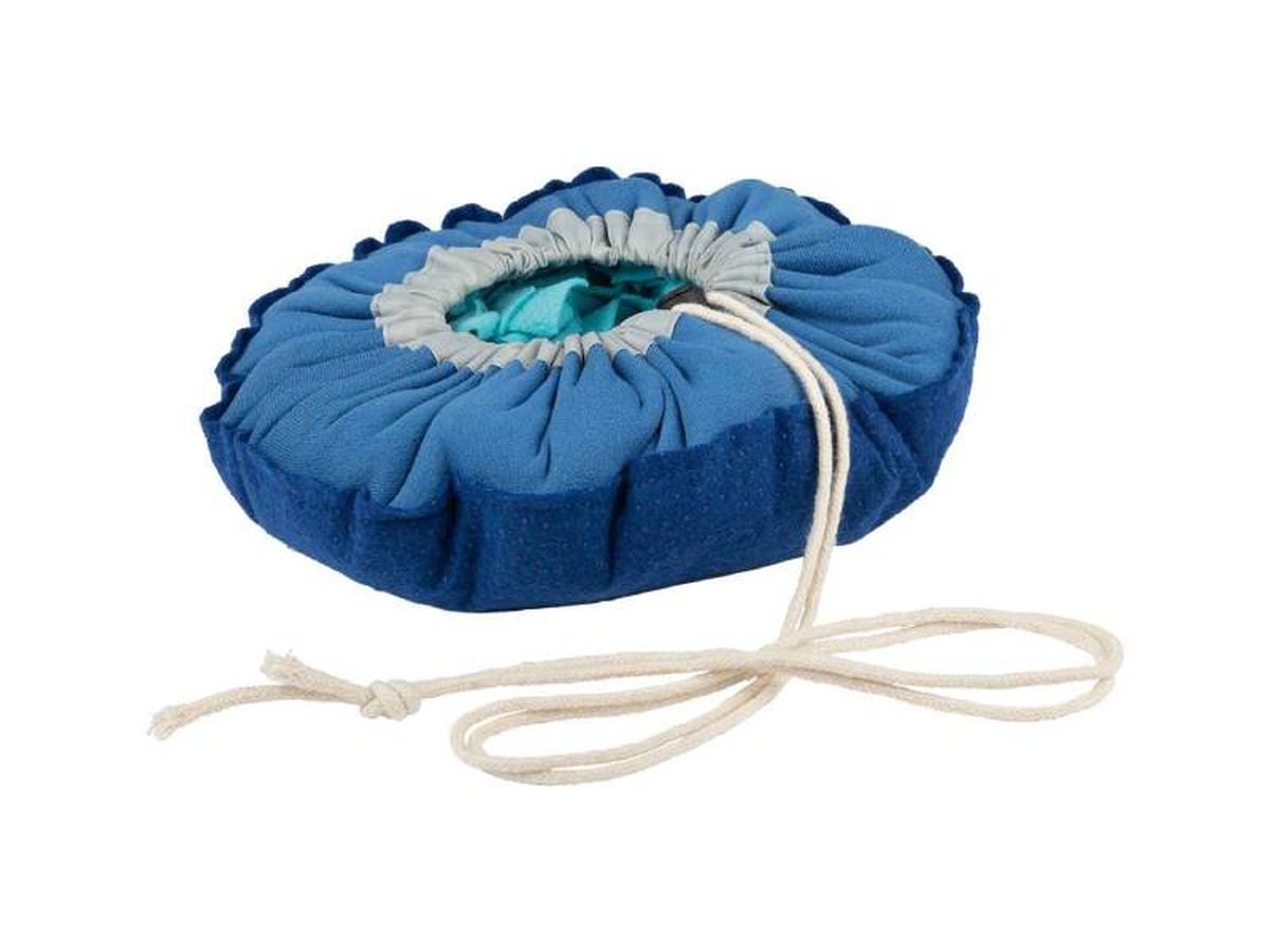 Cuadrada: Se pliega de forma segura para el transporte con un cierre y un asa.