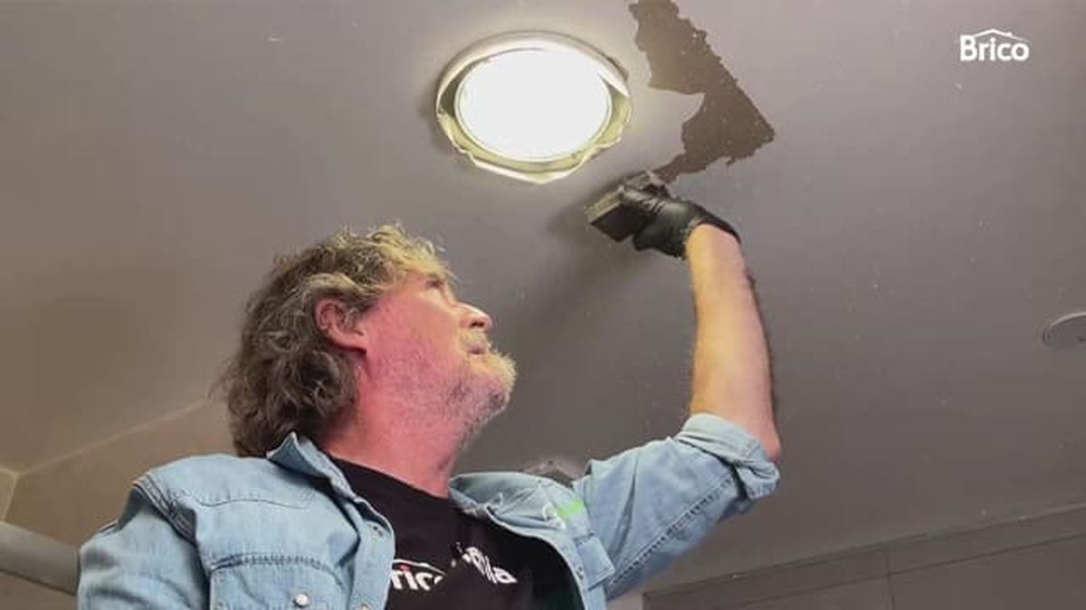 arreglar techo bano humedad desconchado paso 5