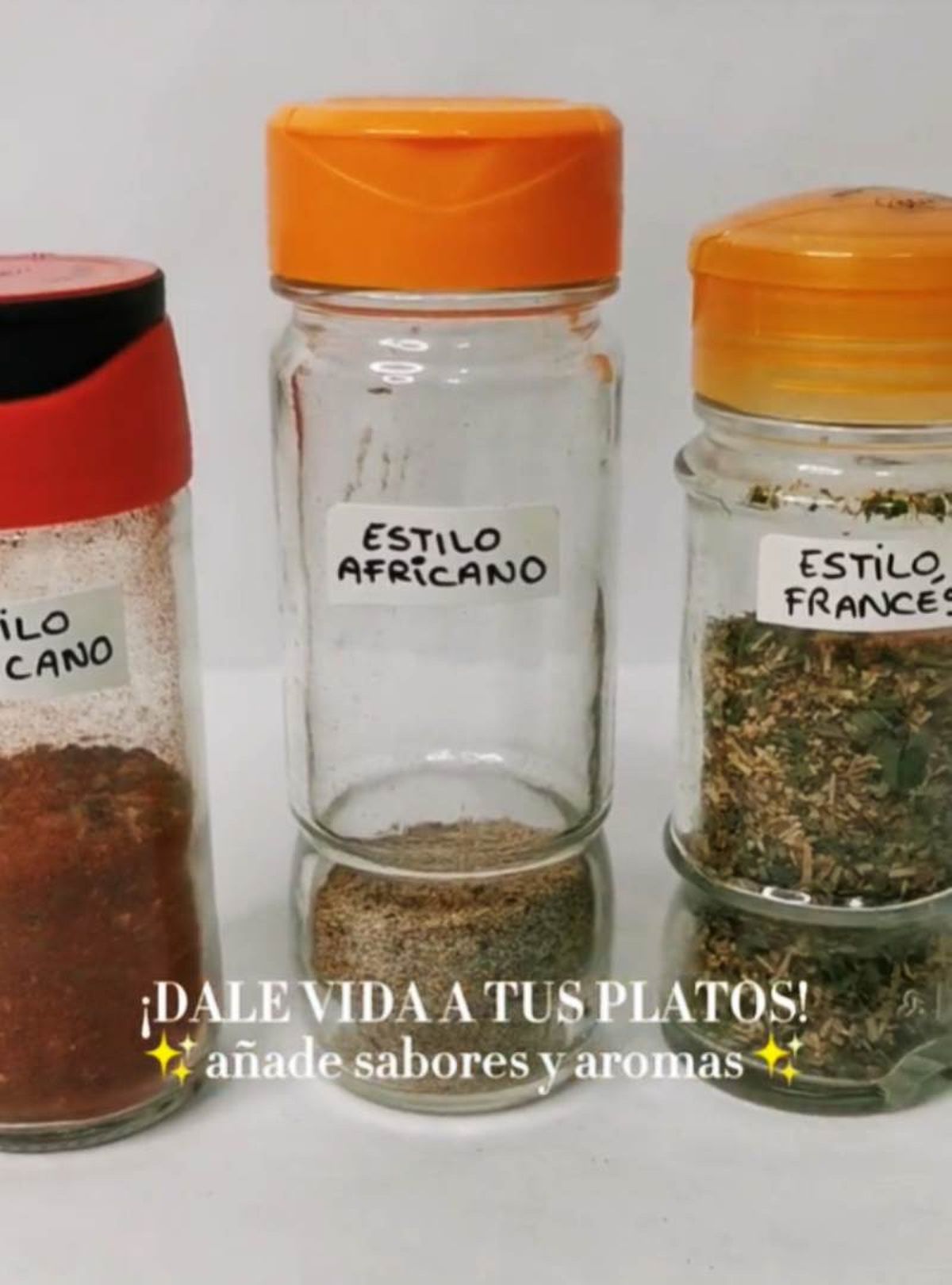 Botes de especias con mezclas caseras / Imagen: Bynadiasafa (TikTok)