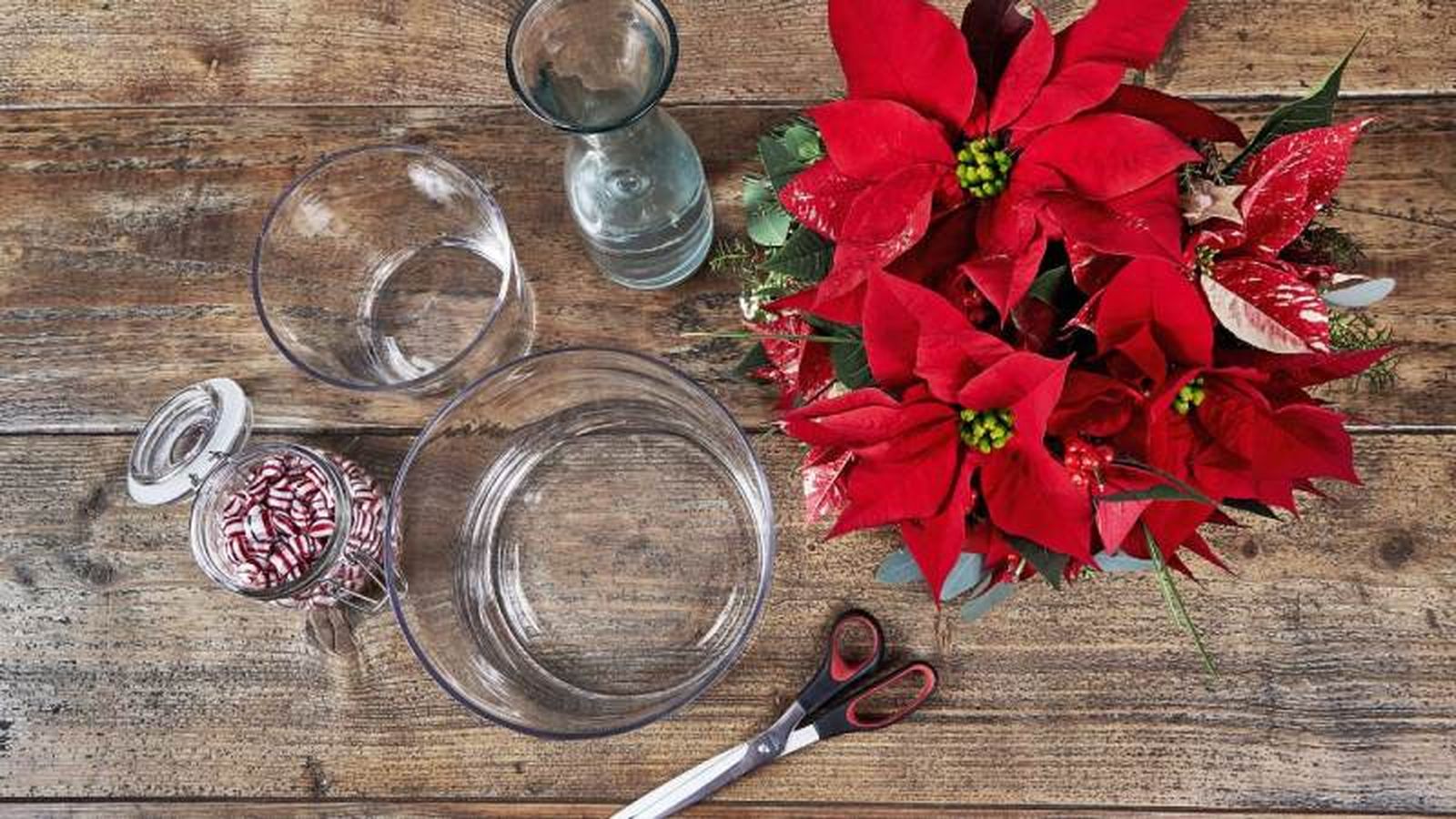 Materiales necesarios para el centro de mesa con flor de Pascua