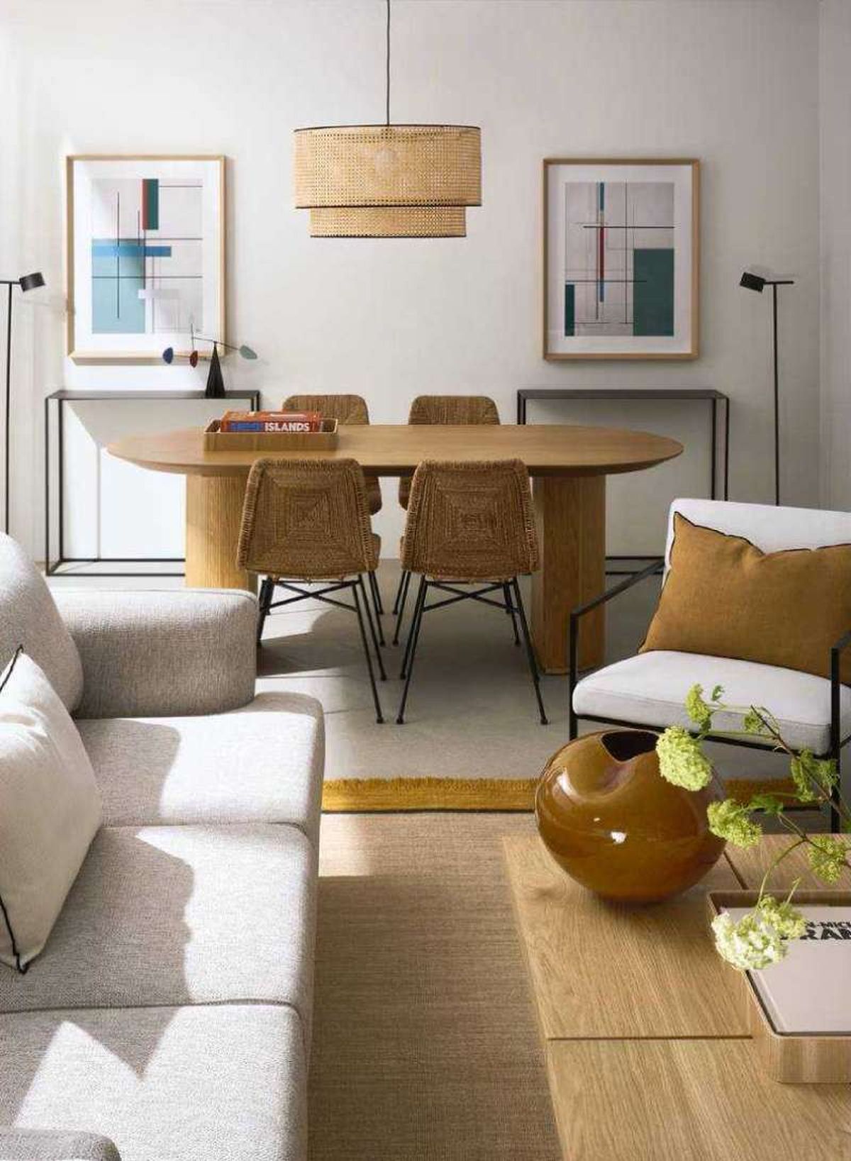Salón comedor decorado con fibras naturales.