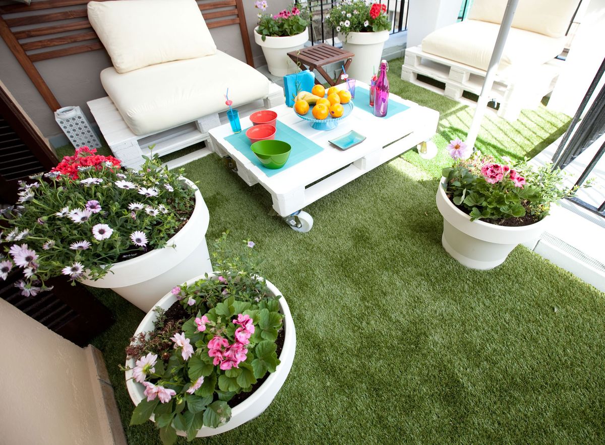 Composición con plantas de primavera y verano para terraza d6