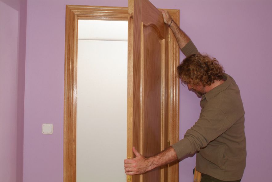 Cómo colocar una puerta paso 8