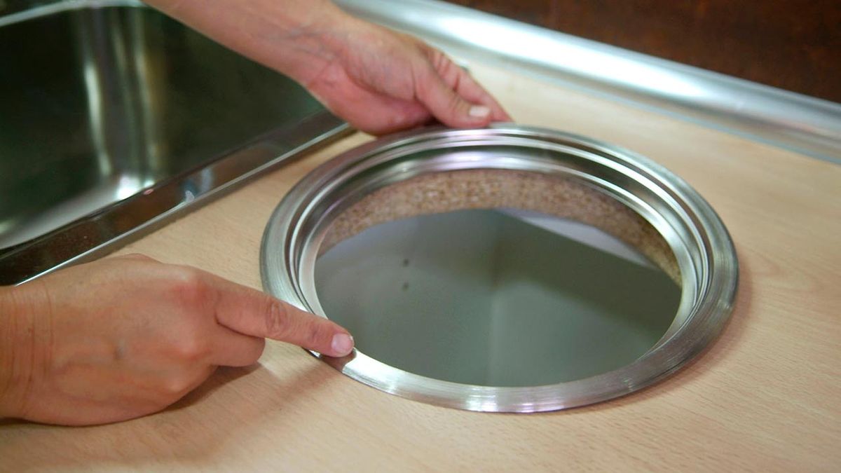 Colocar cubo de basura en encimera paso 6