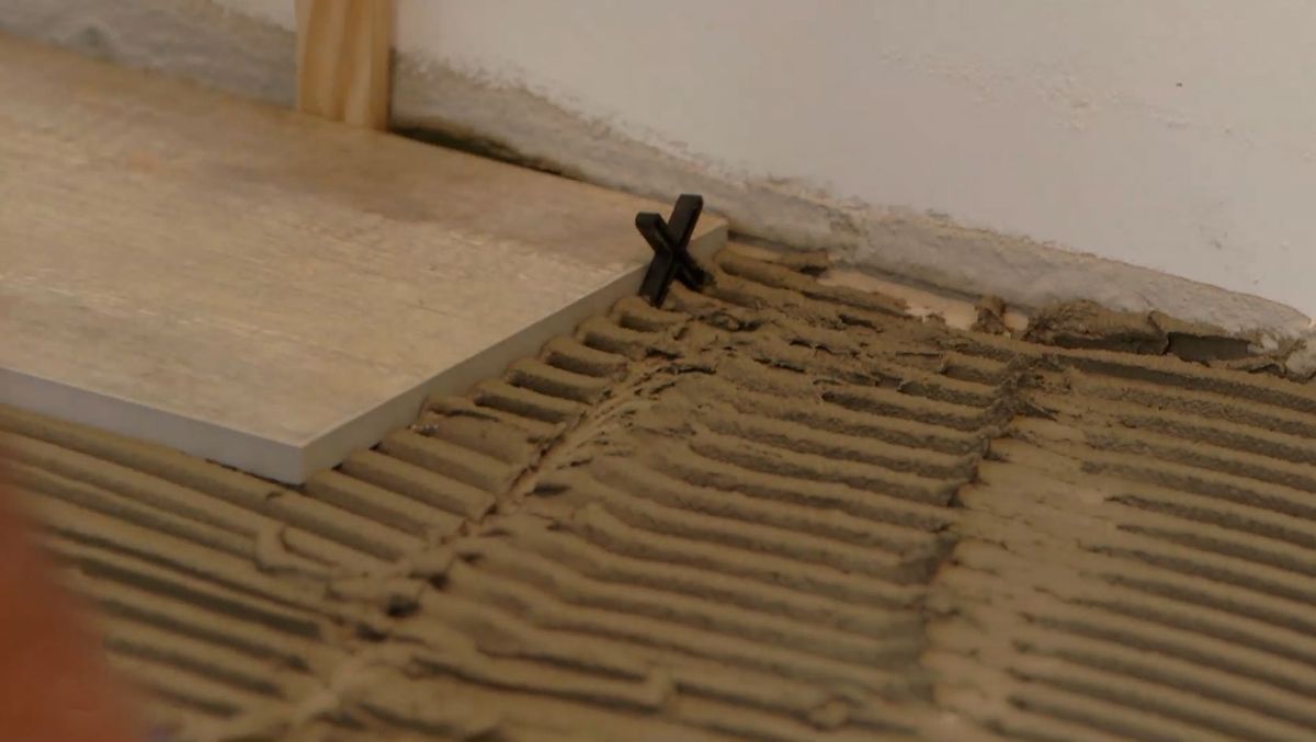 Como colocar un suelo cerámico paso 6