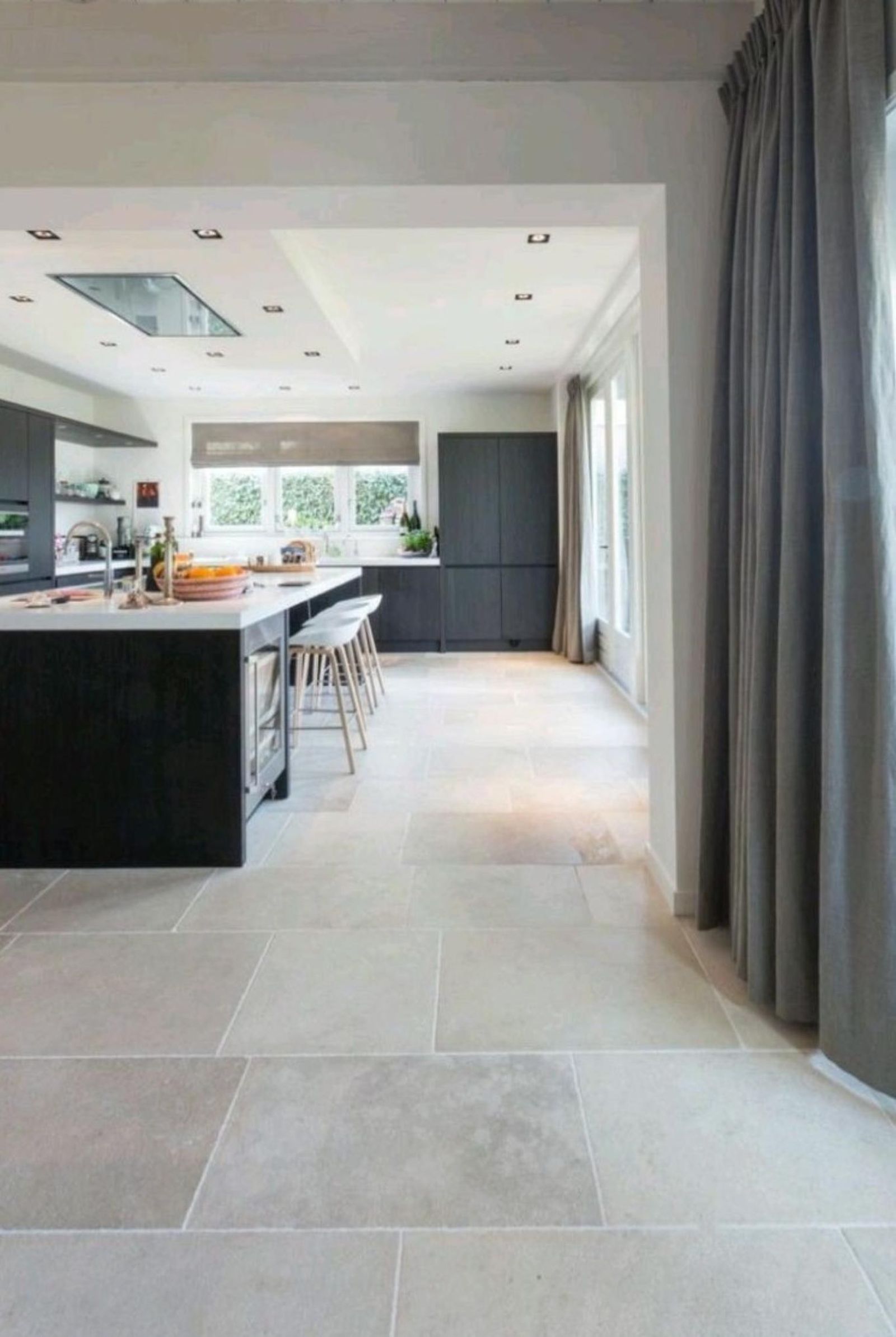 Cocina moderna acogedora.