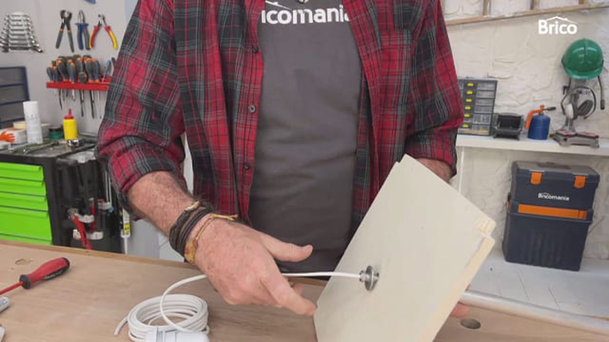 Bricomania 17 crea decora recicla lampara pie mesita paso12