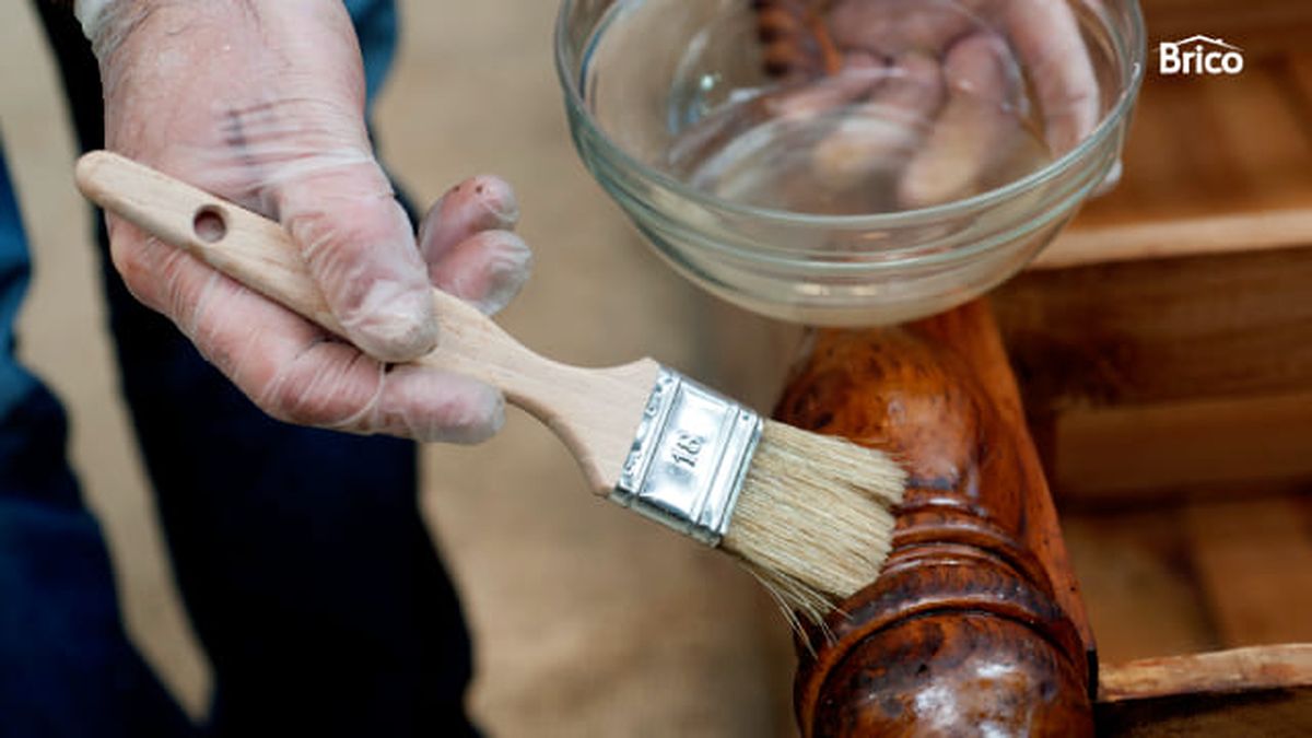 como restaurar un mueble antiguo de madera barnizado 6