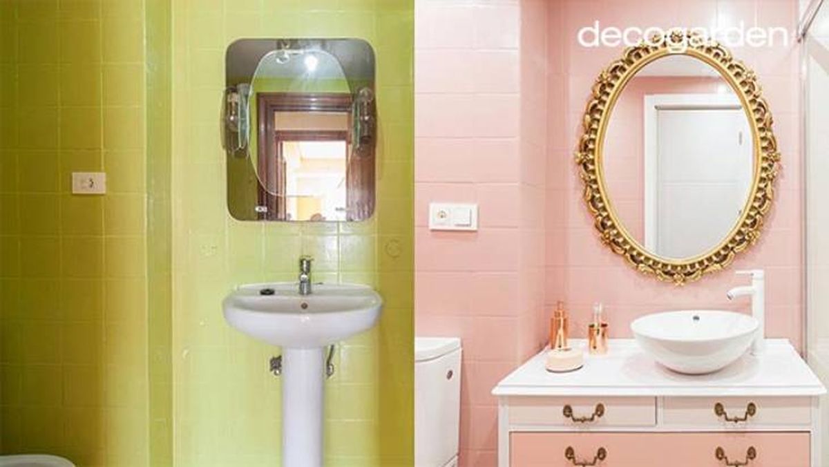 Antes y después de baño renovado pintando los azulejos de rosa y con espejo barroco.