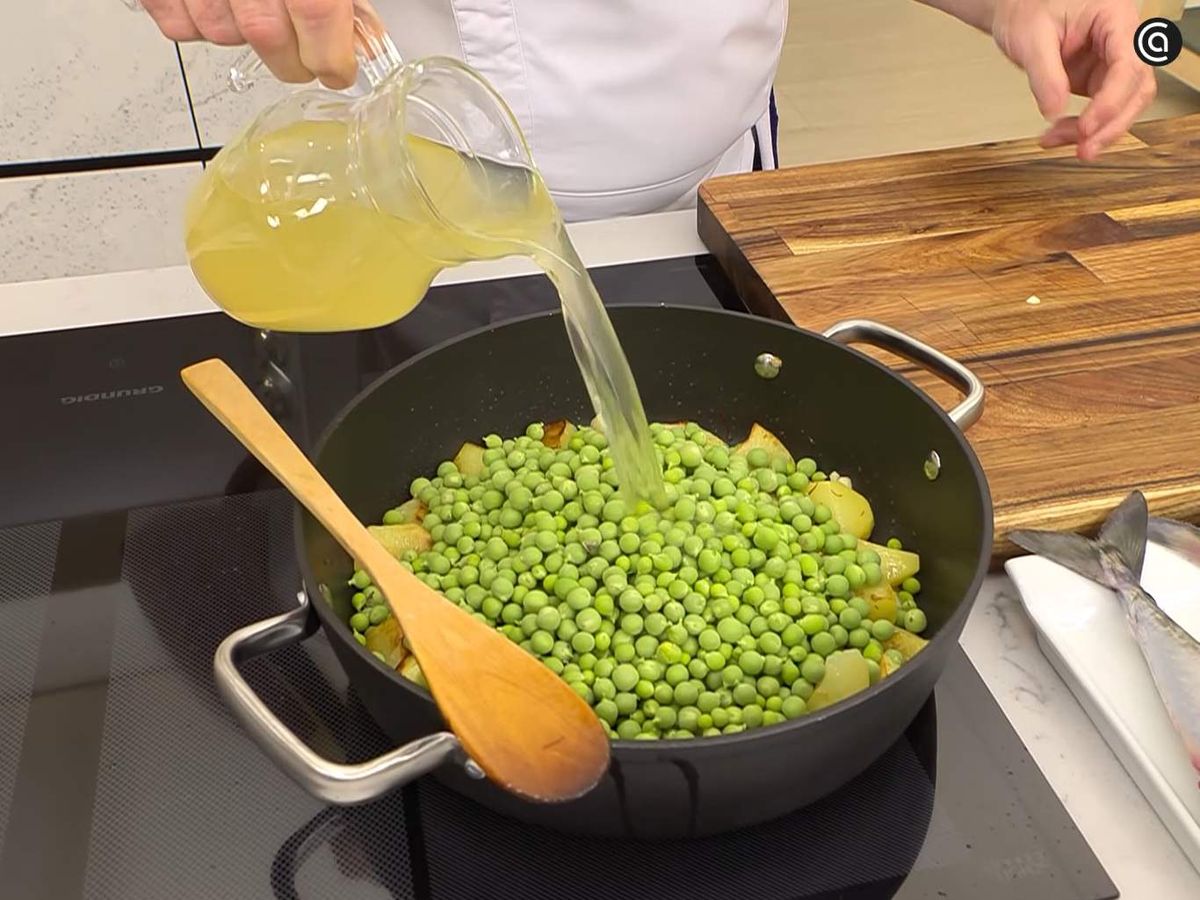 Incorpora los guisantes