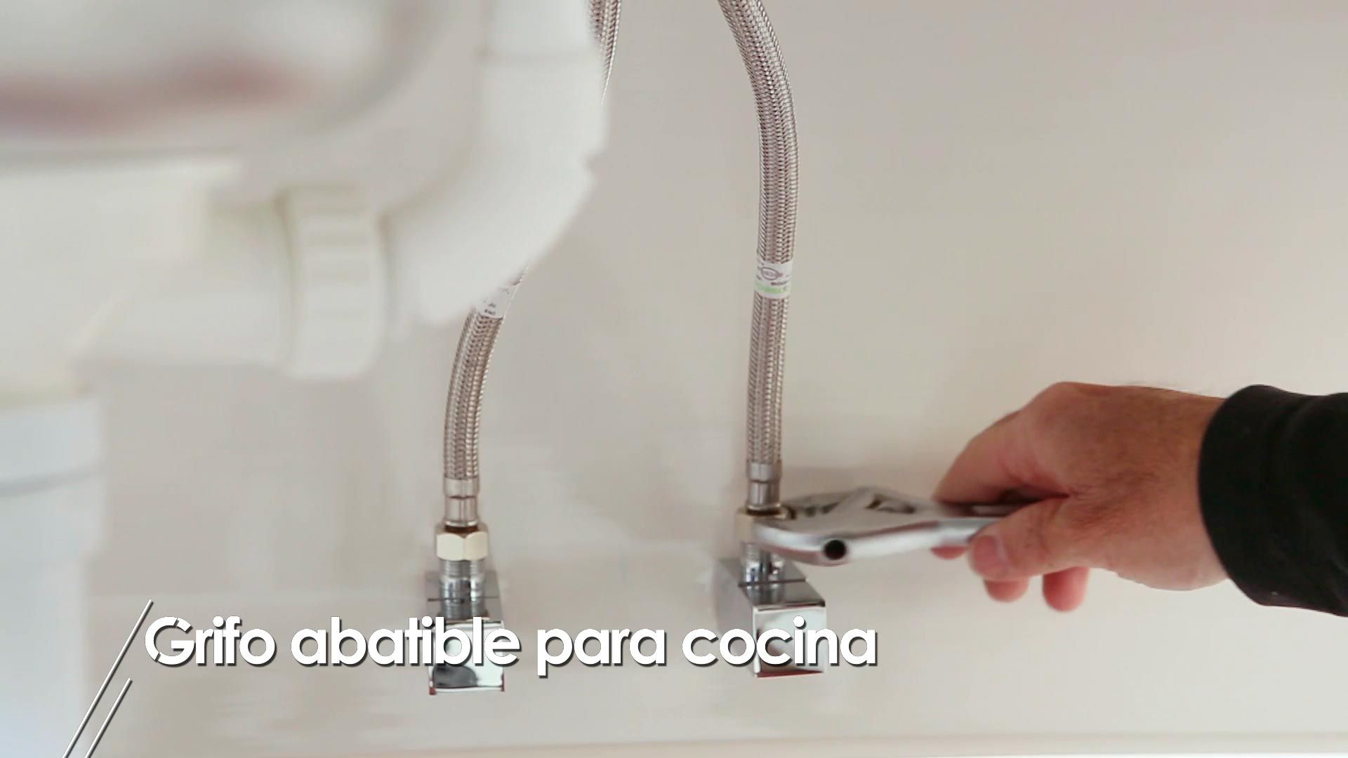 Instalar un grifo abatible de cocina paso 2