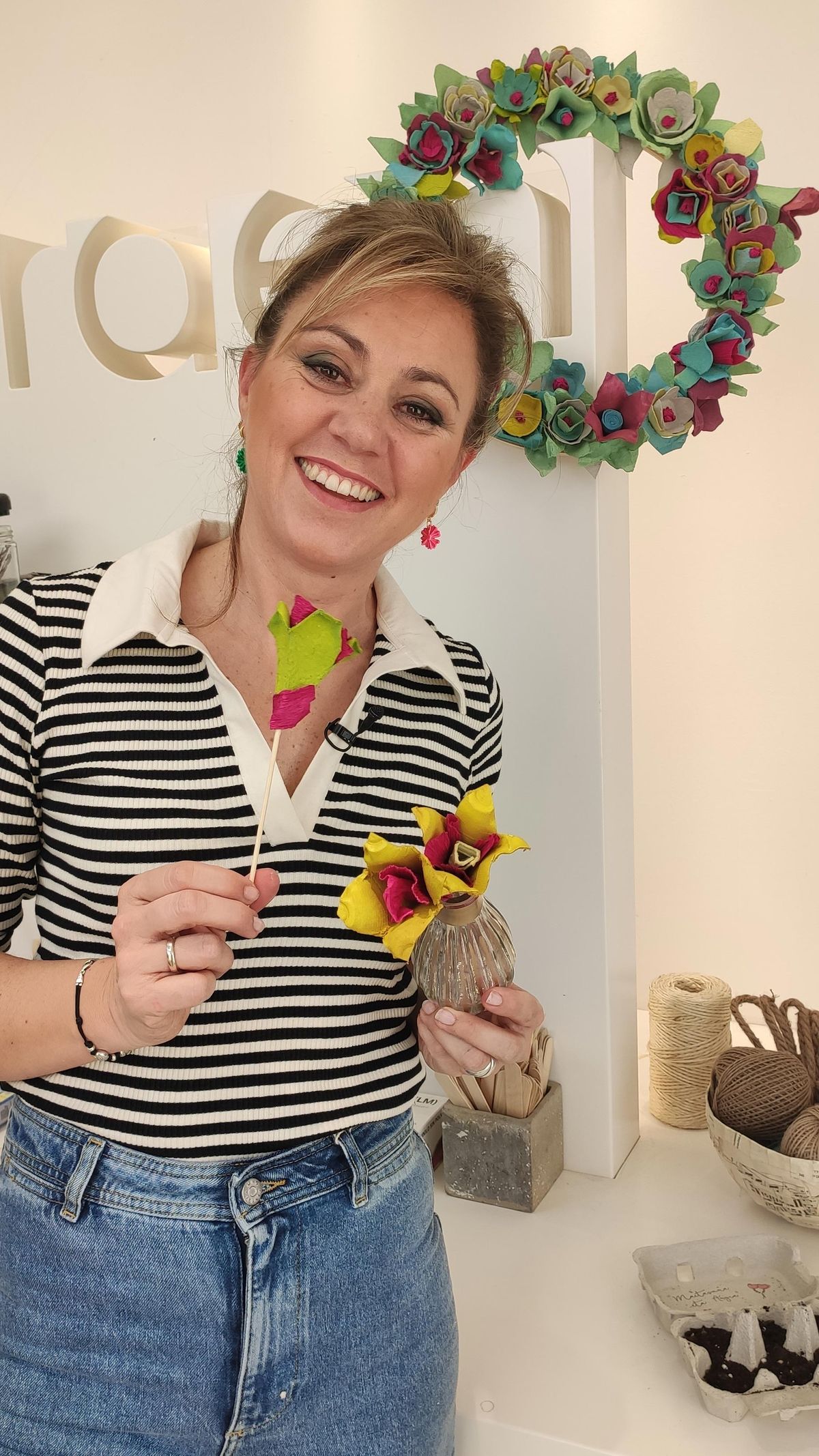 como hacer flores con hueveras